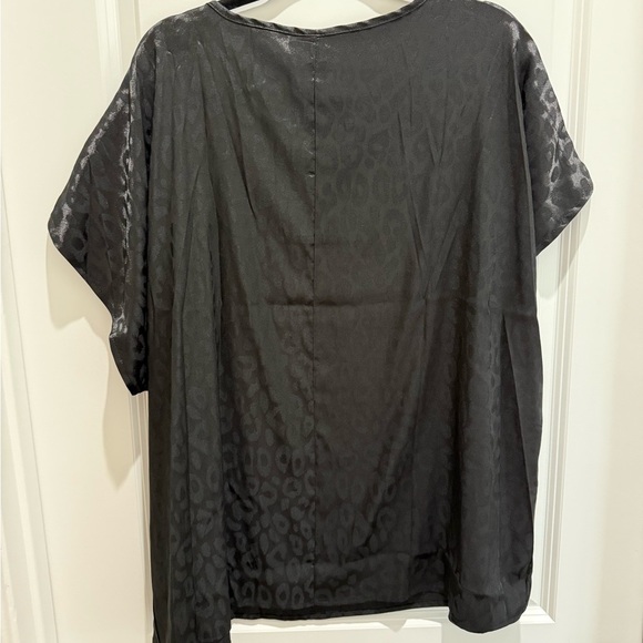 MAKE AN OFFER! Chic Black Leopard Print Blouse - Picture 2 of 4